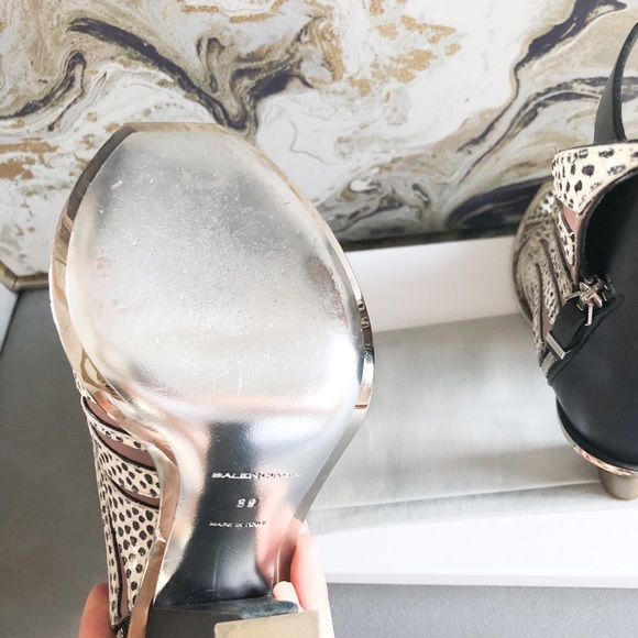 Balenciaga RUNWAY Futuristic Snakeskin Booties - Picture 8 of 9